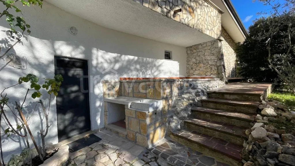 Terrasse - Modern Villa with South-West View in Orvinio
