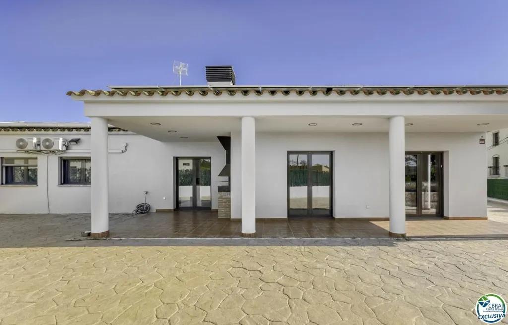 Terrasse - Chalet with Pool and Solar Panels in Carrer Canigó