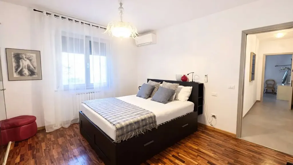 Chambres - Quadrilocale with Private Garden in Sirmione