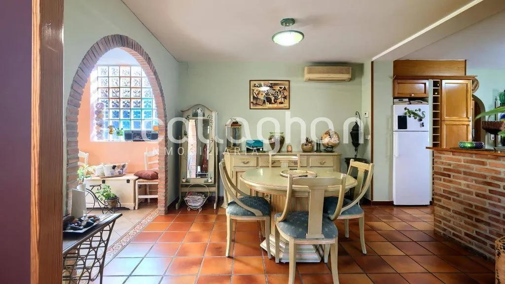 Dining Room - Luxury Detached House with Pool in Paterna