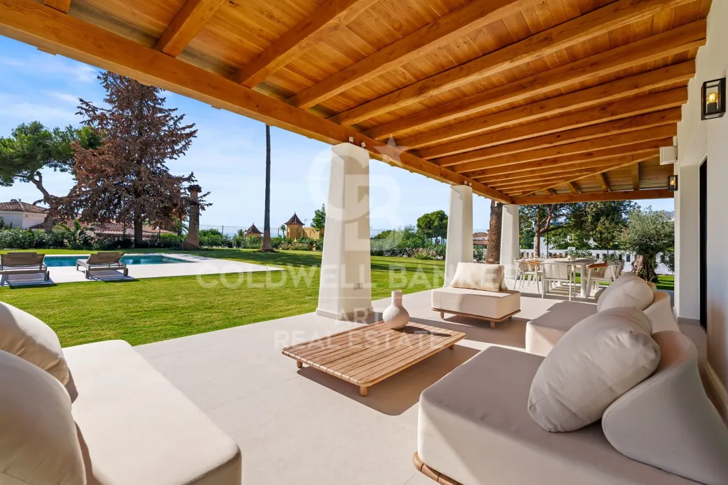 Terrass - Villa with Sea View in El Rosario, Marbella
