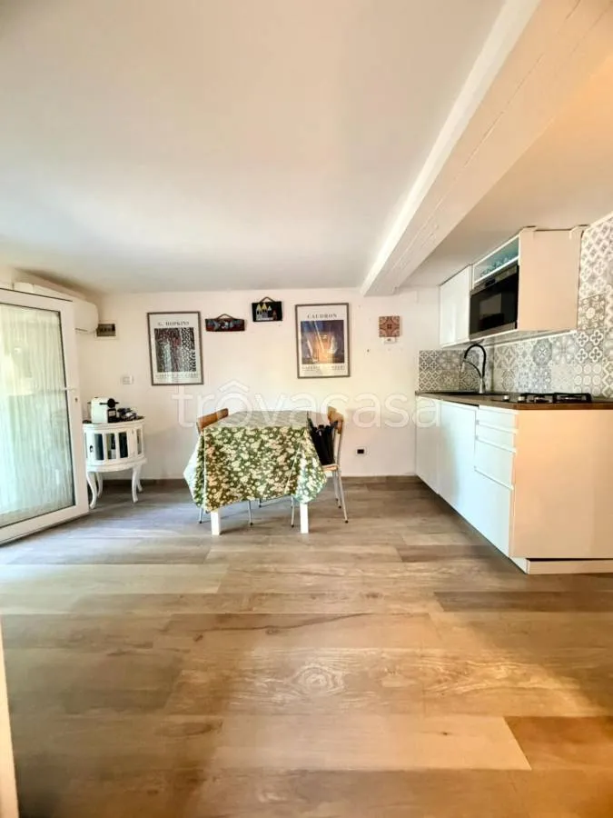 Cuisine - Trilocale with Private Garden in Comacchio