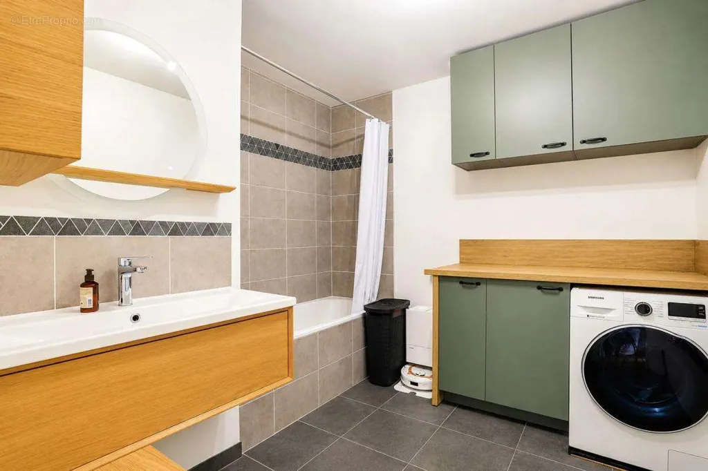 Vannitoad - 4-Piece Apartment with Balcony near Lille