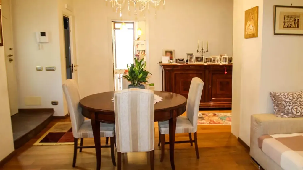 Appartement 4 pièces à IT