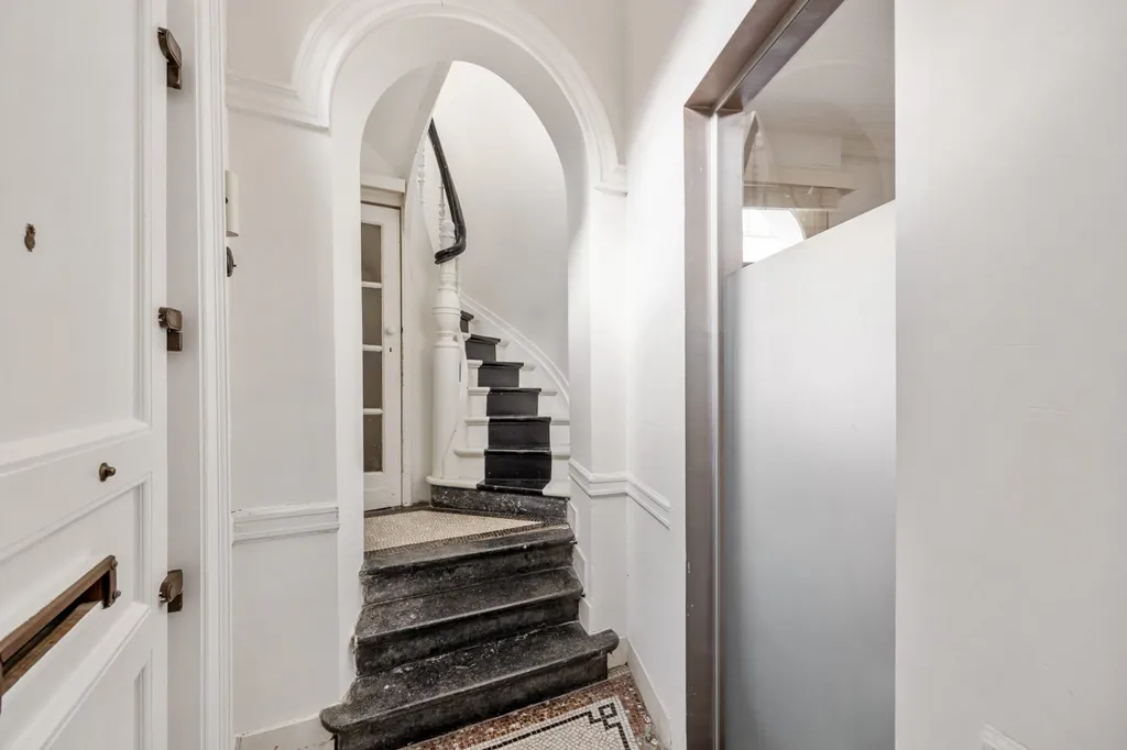 hallway_entrance