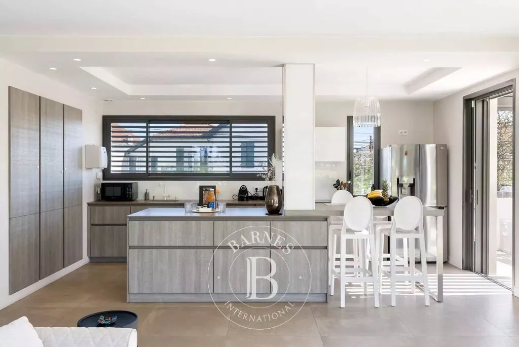 Cuisine - Maison Luxueuse avec Piscine sur le Golf de Biarritz