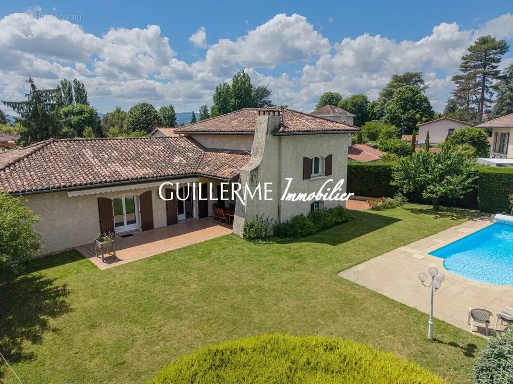 Vue aérienne - Maison de Caractère avec Piscine à Dardilly