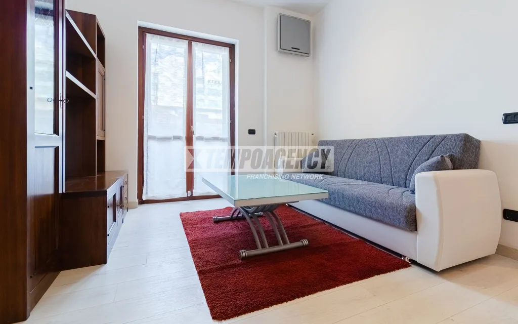 Elutuba - Modern Ground Floor Flat with Balcony in Milan