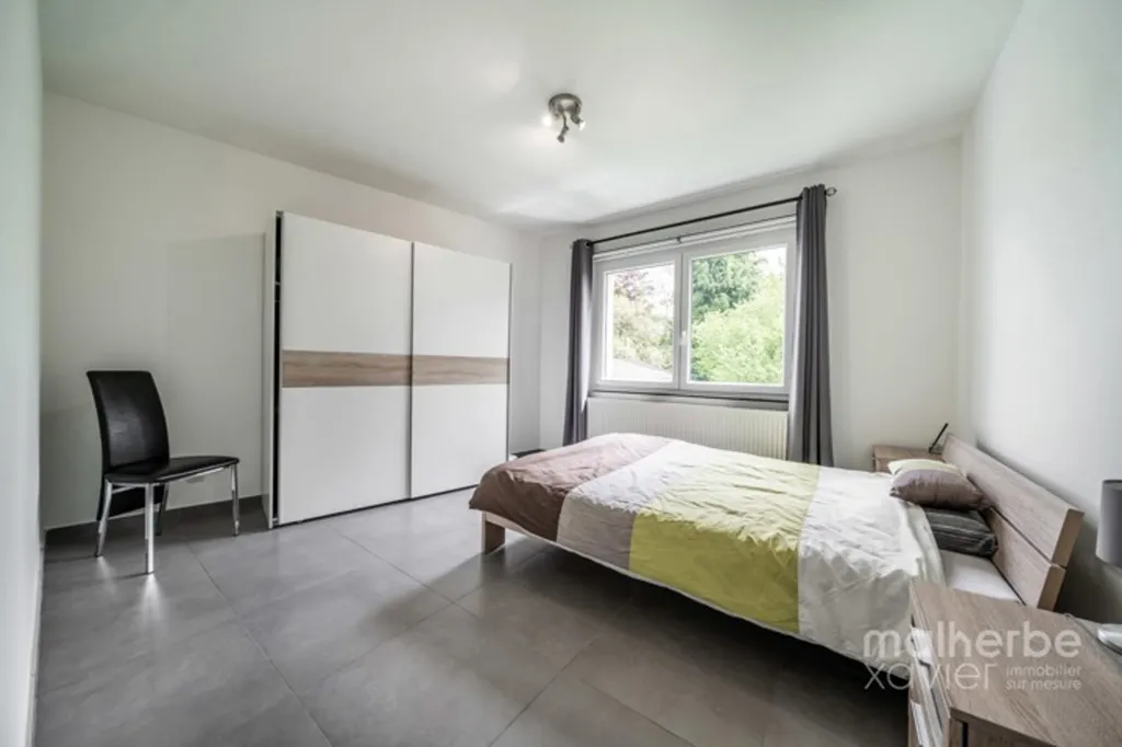 Chambres - Ensemble Immobilier Rénové avec Habitation et Garages à Elsenborn