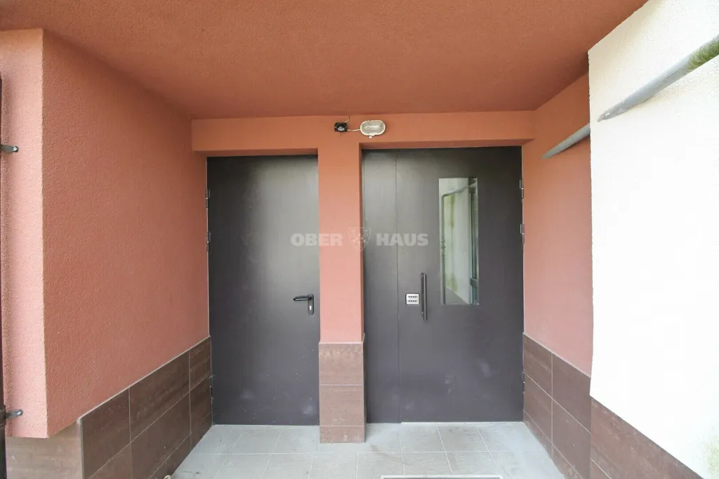 Ingresso - Spacious 2-Bedroom Apartment in Pakruojis