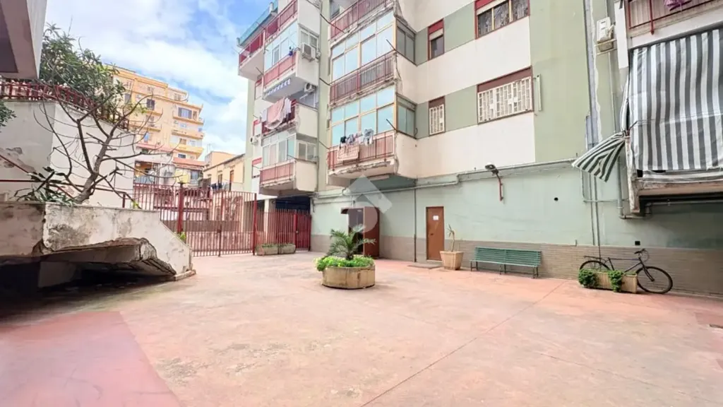 Jardin - 4-Bedroom Apartment with Balcony in Palermo
