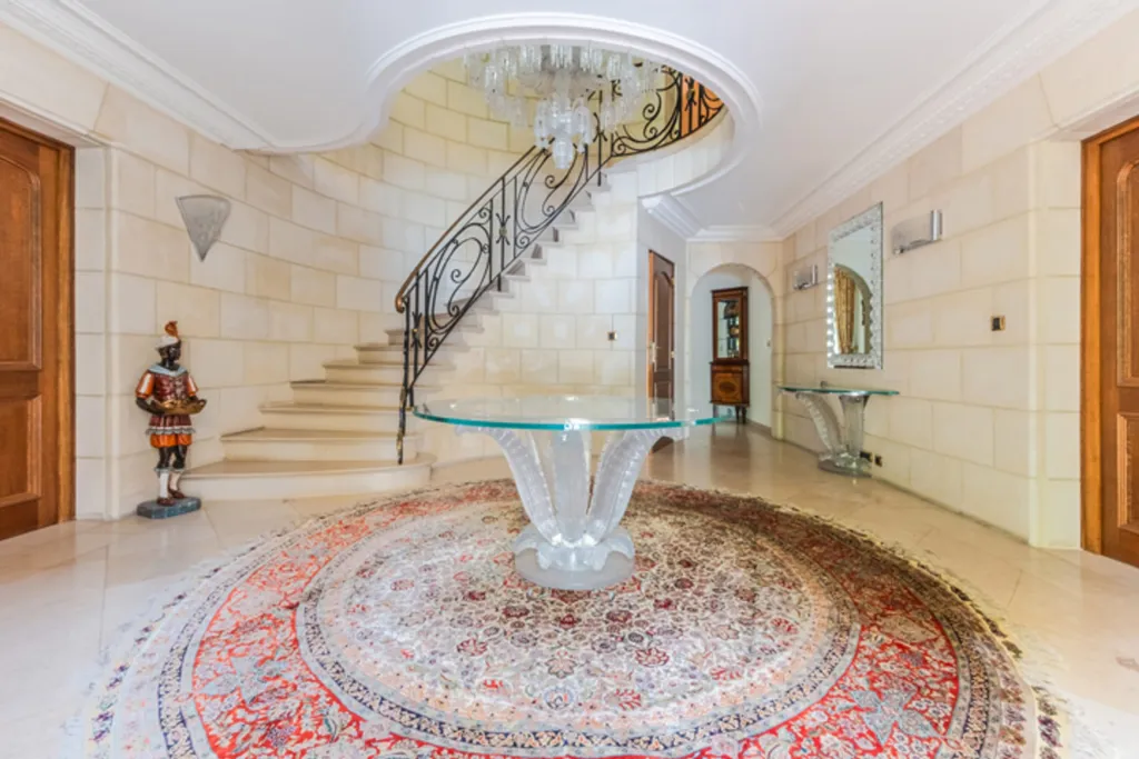 hallway_entrance
