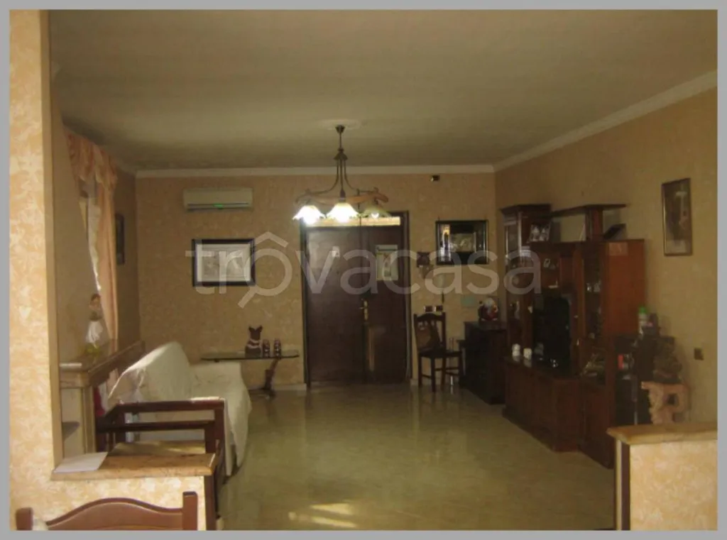 Esik - Auction Villa with Garden in Aprilia