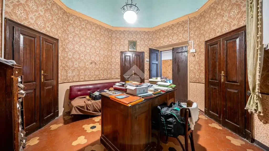 Bureau - Historic Castle with 2 Ha Land in Parma