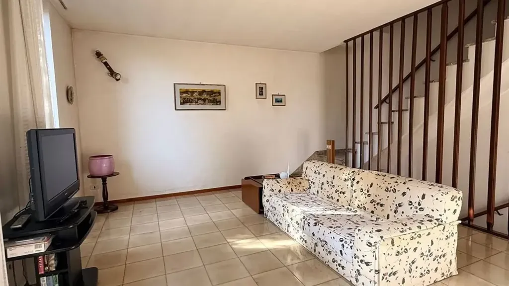 Séjour - Semi-Detached Villa with Private Garden in Faenza