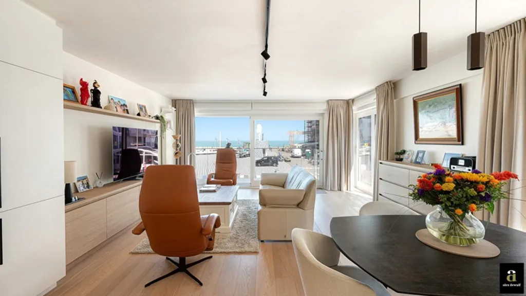Salón - Renovated Corner Flat with Sea View on Rubensplein