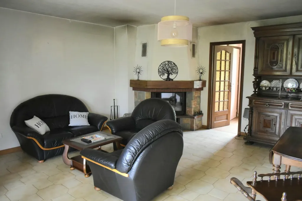 Séjour - Maison avec Jardin dans un Village Calme à Sigy-le-Châtel
