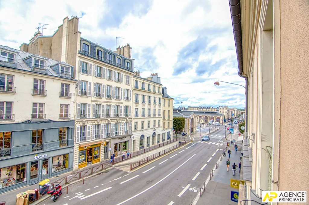 Exterior - 5-Piece Flat with Garden View in Versailles