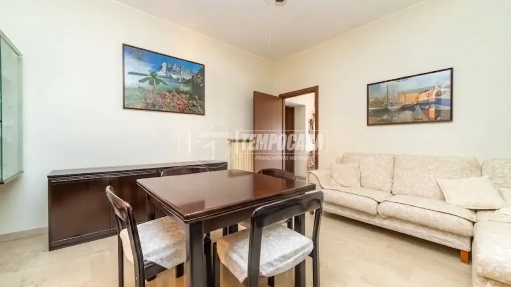 Living Room - Three-Bedroom Flat with Garden in Seriate