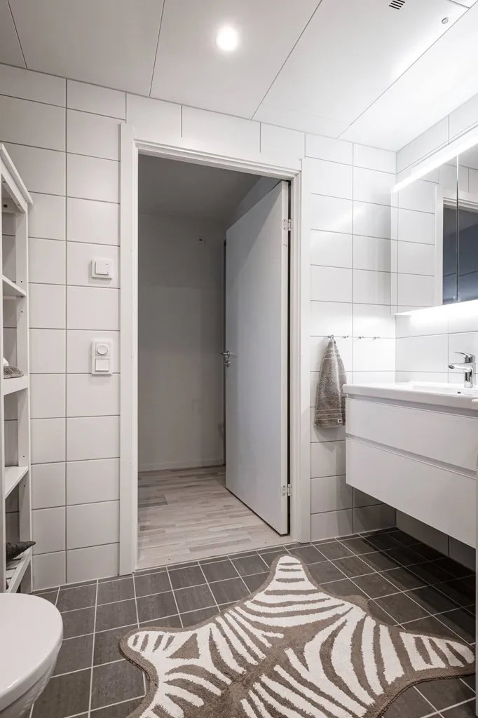 Salles de bain - Apartment with Balcony in Drottninghög