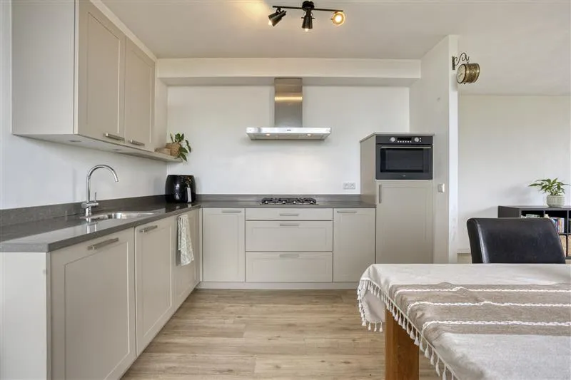 Köök - Spacious Apartment with Balconies in Eindhoven