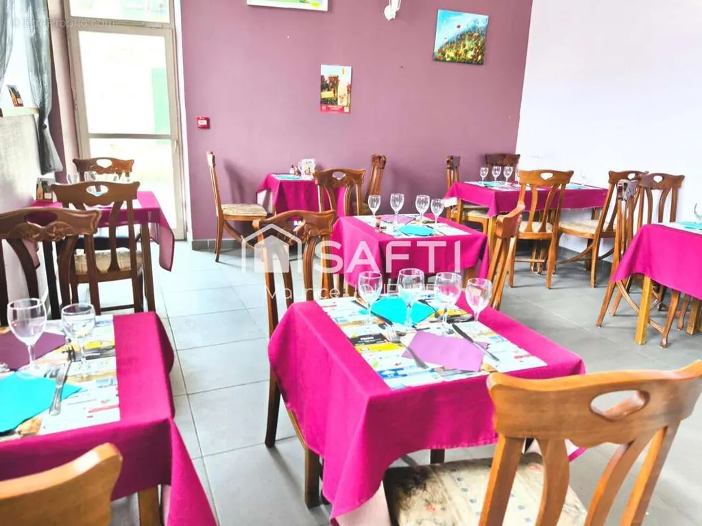 Salle à manger - Restaurant avec Terrasse à Domremy-La-Pucelle