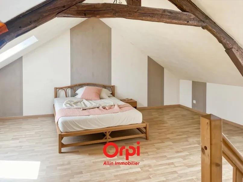Toad - Rustic Stone Cottage with Garden in Le Brethon