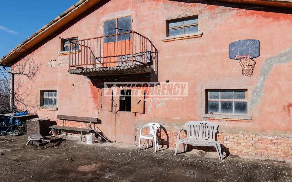 Välivaade - Multi-Level Warehouse with Land in Riccò