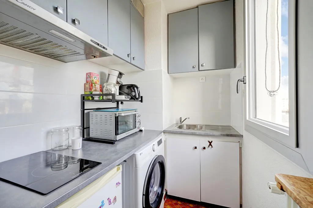 Kitchen - Studio with Lift in Paris