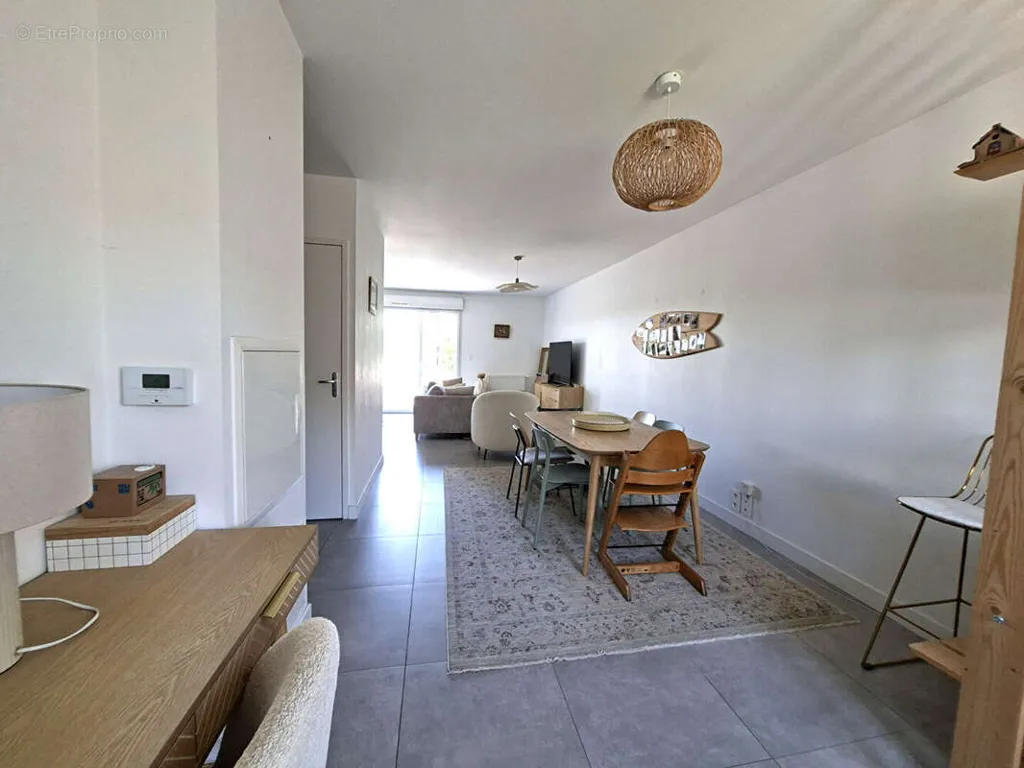 Salle à manger - Maison Récemment Construite avec Terrasse à St-André-des-Eaux