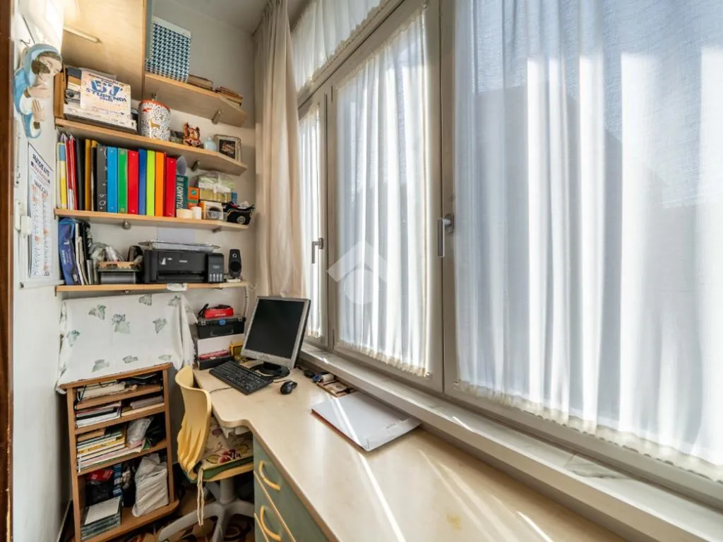 Bureau - Modernised 3-Room Apartment in Sacca, Modena