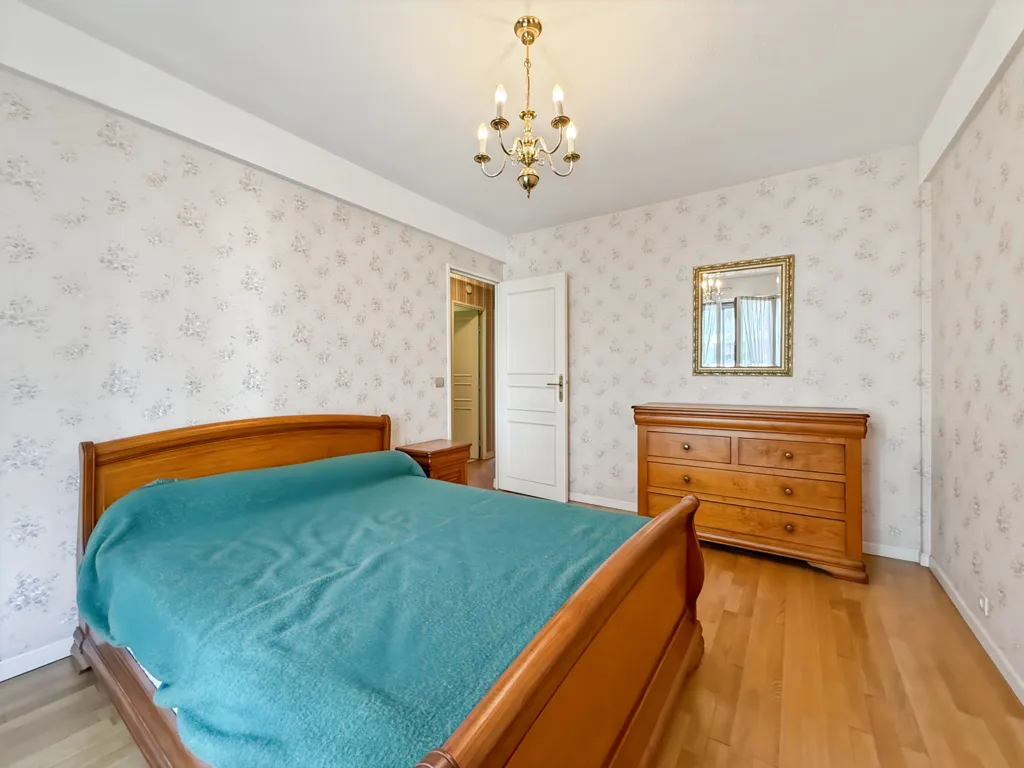 Chambres - Appartement Traversant avec Garage et Balcon à Clermont-Ferrand