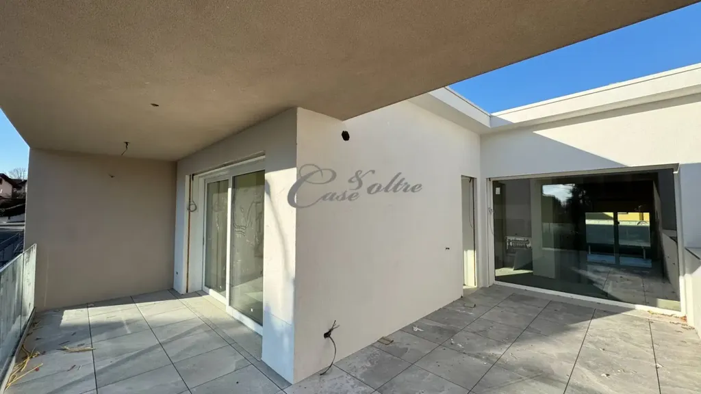 Terrasse - New Villa with Terrace in Cantù