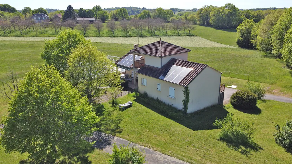 Õhuvaade - Contemporary House with Pool in Saint Geniès