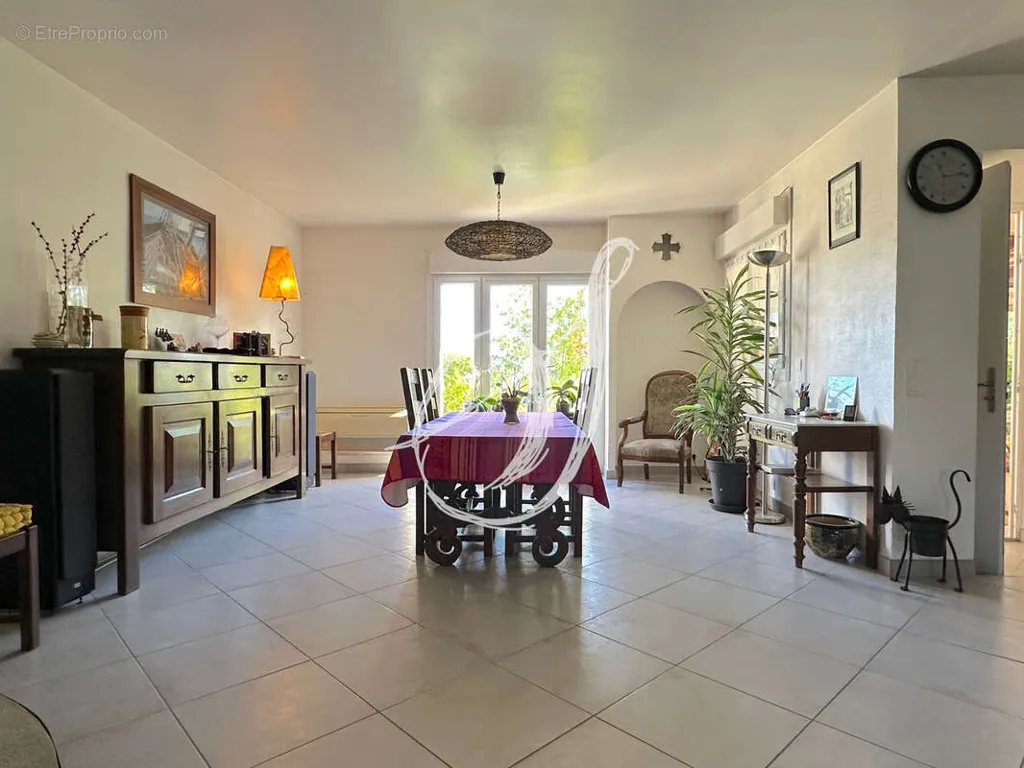 Salle à manger - Villa avec Piscine sur les Hauteurs de Montpellier