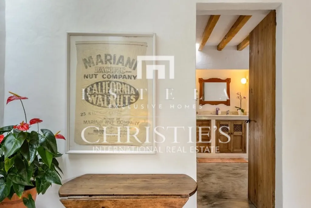 Esik - Restored Finca with Pool in San Antonio