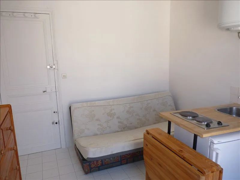 Kitchen - Flat with Courtyard View near Parmentier