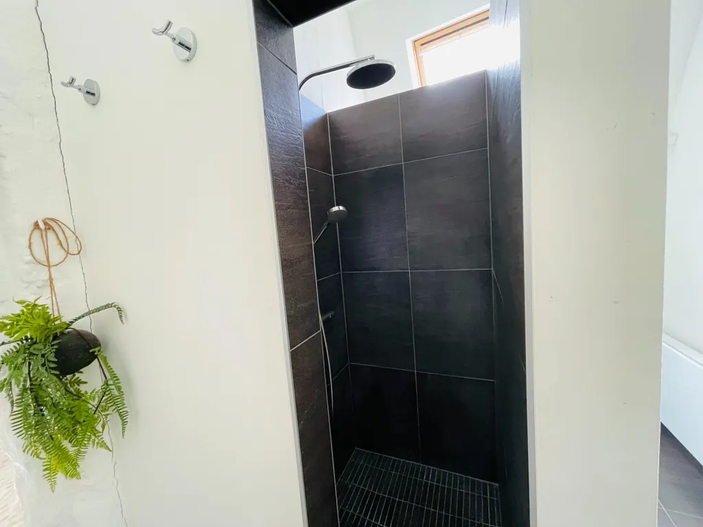 Vannitoad - Renovated Corner House with Unique View in Bruges