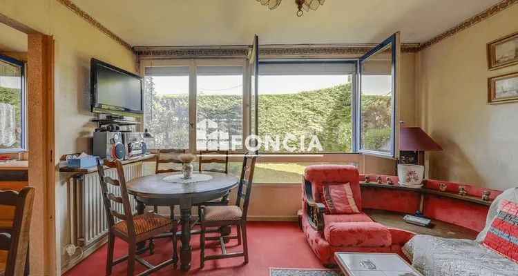 Séjour - Appartement 3 Pièces avec Vue Dégagée à Crosne