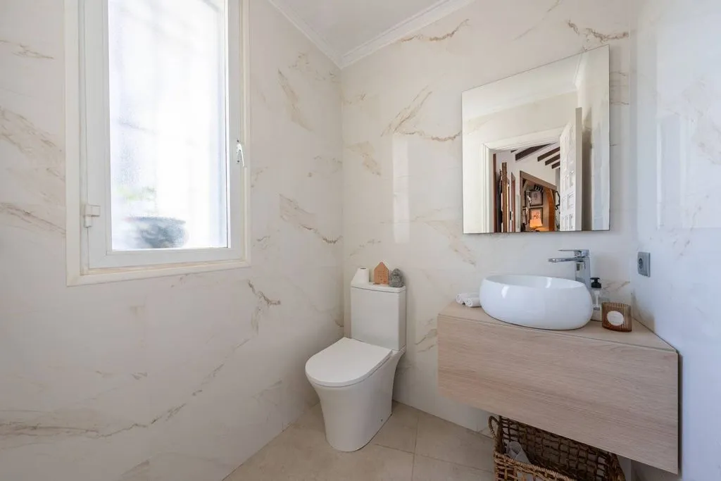 Bathrooms - Renovated Villa with Pool in Atalaya, Estepona