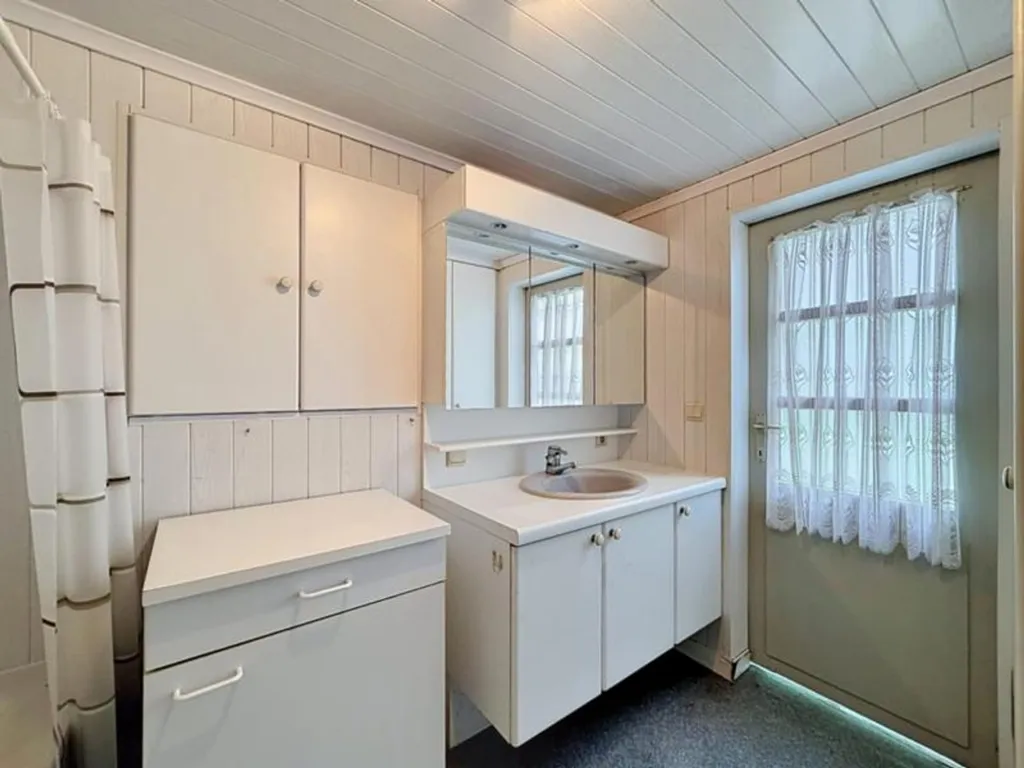 Bathrooms - House with Garden in Zwijnaarde
