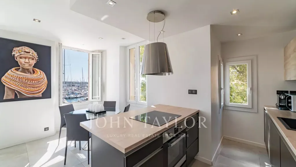 Cuisine - Appartement avec Vue Mer dans le Vieux Port de Cannes