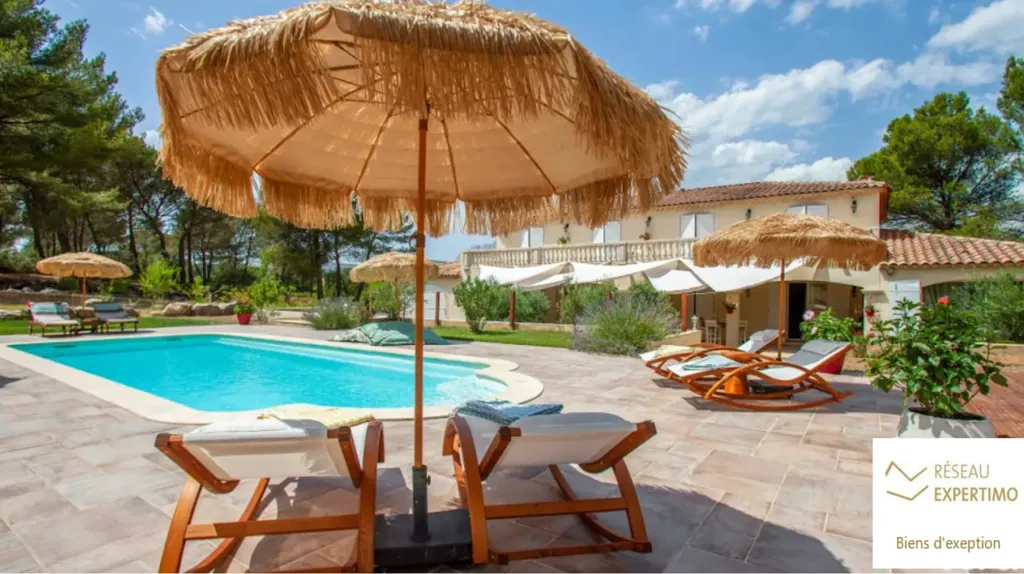 Pool - Luxury Villa with Pool in Rousset