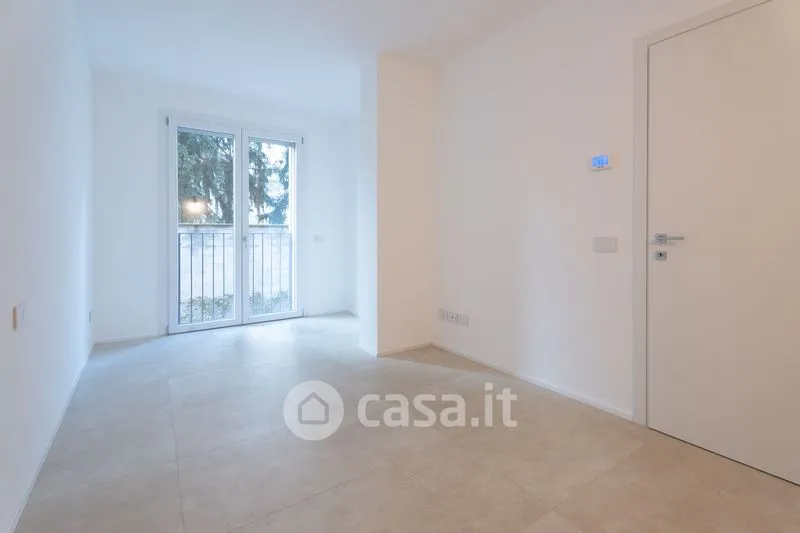 Esik - Newly Built Apartment with Private Patio in Mariano Comense