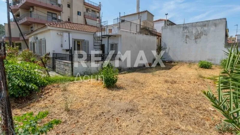 Jardin - Corner House with Large Garden in Nea Dimitriada