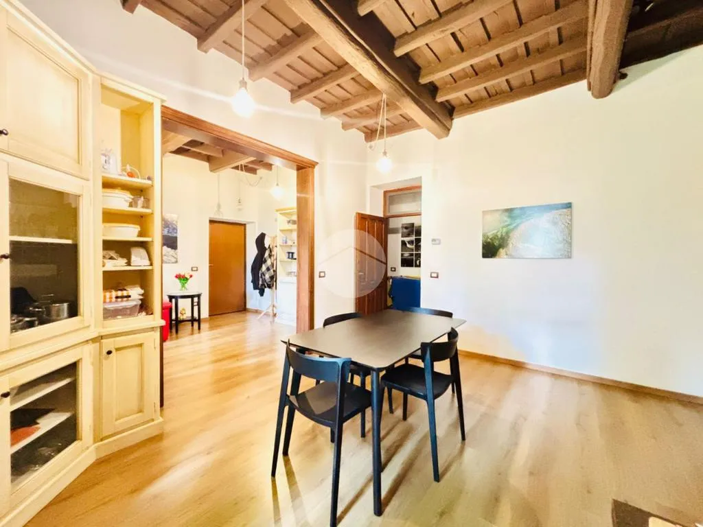 Salle à manger - Rear-Facing Apartment with Garden in Viterbo