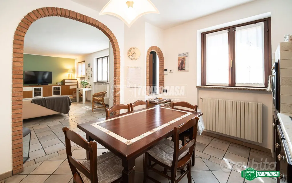 Söögituba - Independent House in Courtyard Setting, Nova Milanese