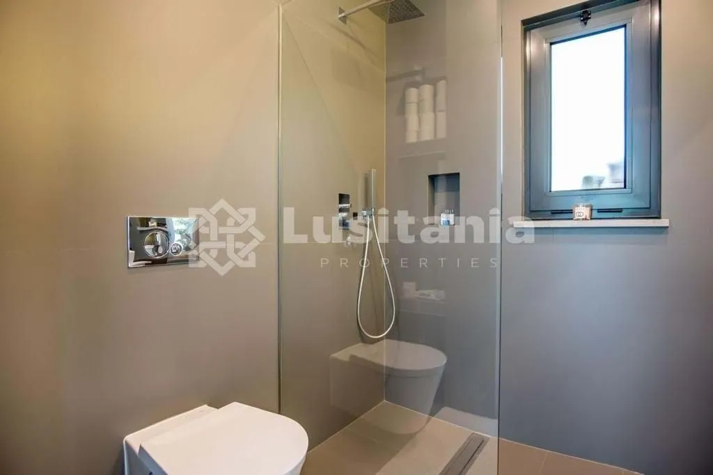 Bathrooms - Luxury Villa Next to Golf Course in Vilamoura
