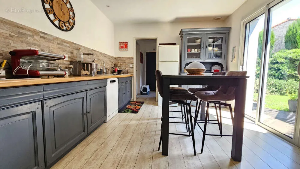 Cuisine - Maison de Plain-Pied avec Jardin à Saint-Maxire