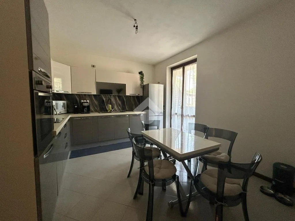 Söögituba - Semi-detached Villa with Solar Panels in Brescia